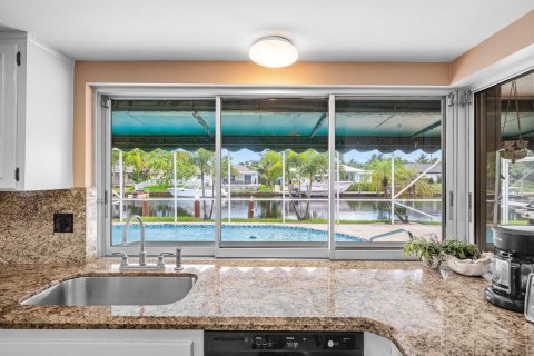 House in Boca Raton, Florida 3 bedrooms, 177.54 sq.m. № 2392814 - photo 15