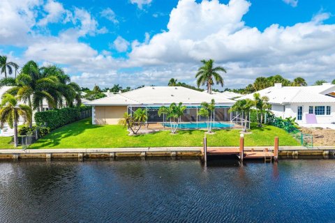 House in Boca Raton, Florida 3 bedrooms, 177.54 sq.m. № 2392814 - photo 3