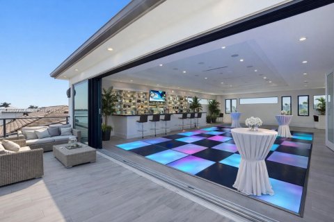 Casa en venta en Cape Coral, Florida, 6 dormitorios № 2051416 - foto 4