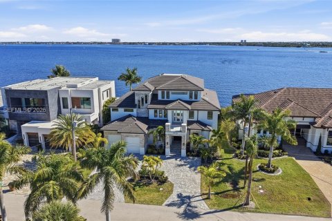 Casa en venta en Cape Coral, Florida, 6 dormitorios № 2051416 - foto 5