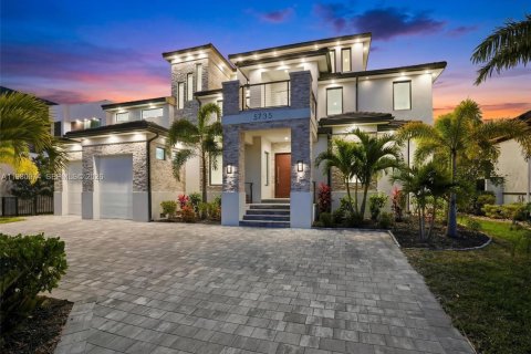 Casa en venta en Cape Coral, Florida, 6 dormitorios № 2051416 - foto 7