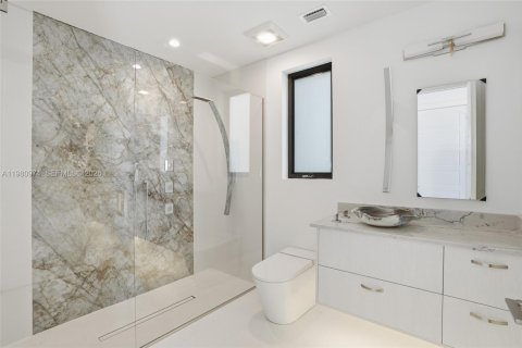 Casa en venta en Cape Coral, Florida, 6 dormitorios № 2051416 - foto 25