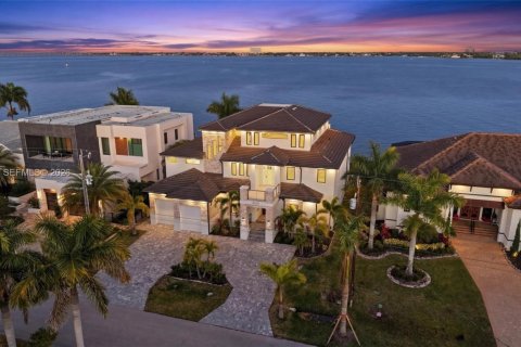 Casa en venta en Cape Coral, Florida, 6 dormitorios № 2051416 - foto 10