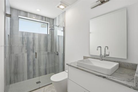 Casa en venta en Cape Coral, Florida, 6 dormitorios № 2051416 - foto 29