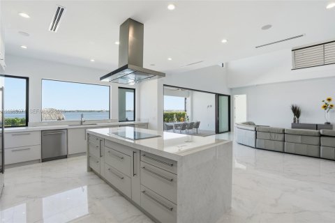 Casa en venta en Cape Coral, Florida, 6 dormitorios № 2051416 - foto 21