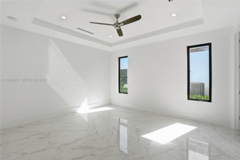 Casa en venta en Cape Coral, Florida, 6 dormitorios № 2051416 - foto 30