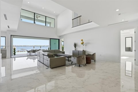 Casa en venta en Cape Coral, Florida, 6 dormitorios № 2051416 - foto 11