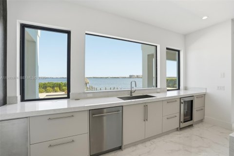 Casa en venta en Cape Coral, Florida, 6 dormitorios № 2051416 - foto 18