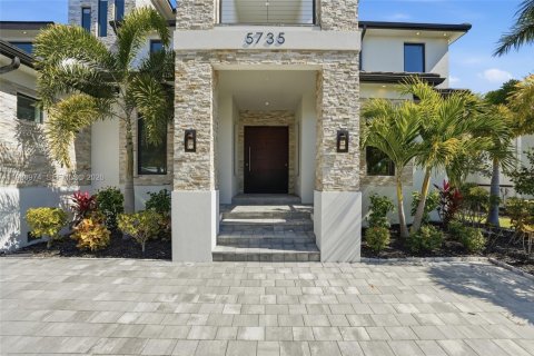 Casa en venta en Cape Coral, Florida, 6 dormitorios № 2051416 - foto 2