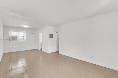 Propiedad comercial en venta en Miami, Florida № 1860725 - foto 21