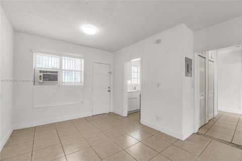 Propiedad comercial en venta en Miami, Florida № 1860725 - foto 16