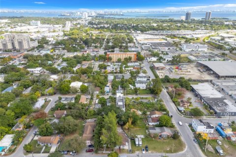 Propiedad comercial en venta en Miami, Florida № 1860725 - foto 25