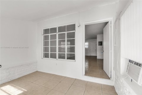 Propiedad comercial en venta en Miami, Florida № 1860725 - foto 23