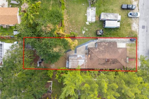 Propiedad comercial en venta en Miami, Florida № 1860725 - foto 1