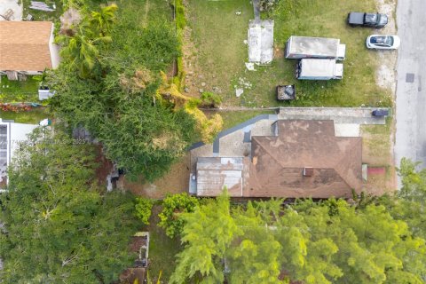Propiedad comercial en venta en Miami, Florida № 1860725 - foto 4