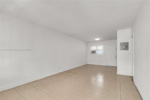 Propiedad comercial en venta en Miami, Florida № 1860725 - foto 20