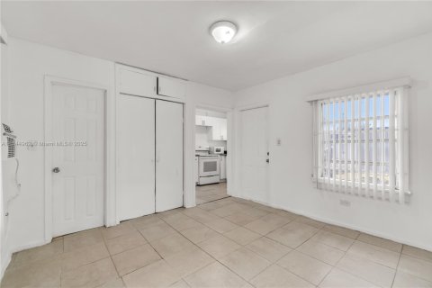 Propiedad comercial en venta en Miami, Florida № 1860725 - foto 8