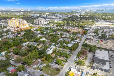 Propiedad comercial en venta en Miami, Florida № 1860725 - foto 29