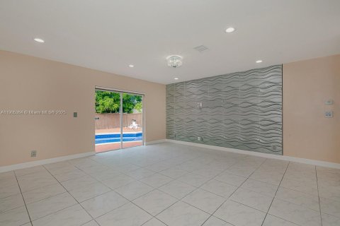 Снять в аренду виллу или дом в Норт-Лодердейл, Флорида 4 спальни, 127.28м2, № 1963731 - фото 6