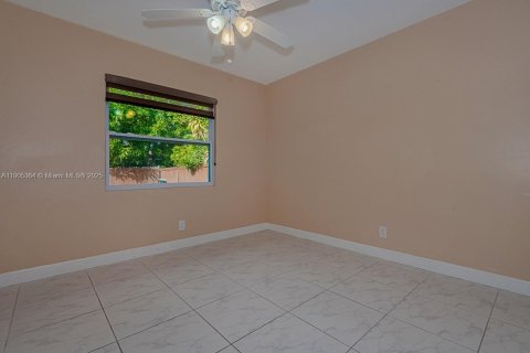 Снять в аренду виллу или дом в Норт-Лодердейл, Флорида 4 спальни, 127.28м2, № 1963731 - фото 20