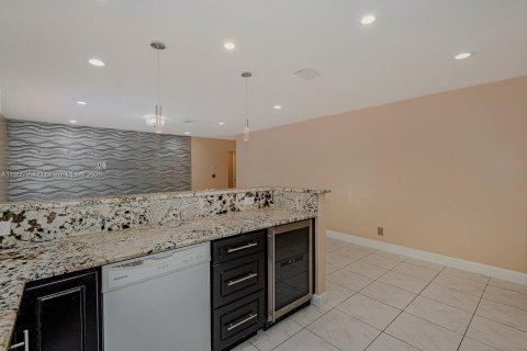 Снять в аренду виллу или дом в Норт-Лодердейл, Флорида 4 спальни, 127.28м2, № 1963731 - фото 11