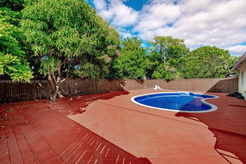 Снять в аренду виллу или дом в Норт-Лодердейл, Флорида 4 спальни, 127.28м2, № 1963731 - фото 26