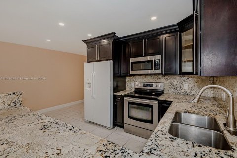 Снять в аренду виллу или дом в Норт-Лодердейл, Флорида 4 спальни, 127.28м2, № 1963731 - фото 12