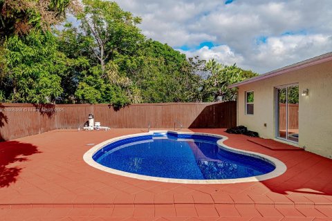Снять в аренду виллу или дом в Норт-Лодердейл, Флорида 4 спальни, 127.28м2, № 1963731 - фото 27