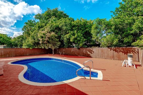 Снять в аренду виллу или дом в Норт-Лодердейл, Флорида 4 спальни, 127.28м2, № 1963731 - фото 25