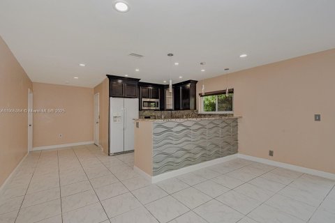 Снять в аренду виллу или дом в Норт-Лодердейл, Флорида 4 спальни, 127.28м2, № 1963731 - фото 7