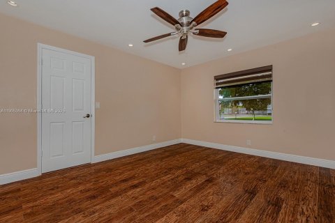 Снять в аренду виллу или дом в Норт-Лодердейл, Флорида 4 спальни, 127.28м2, № 1963731 - фото 13