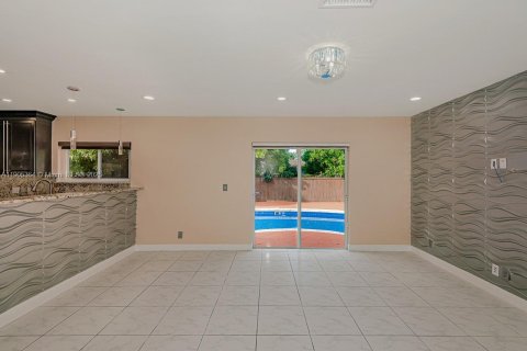 Снять в аренду виллу или дом в Норт-Лодердейл, Флорида 4 спальни, 127.28м2, № 1963731 - фото 5