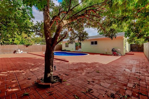 Снять в аренду виллу или дом в Норт-Лодердейл, Флорида 4 спальни, 127.28м2, № 1963731 - фото 28