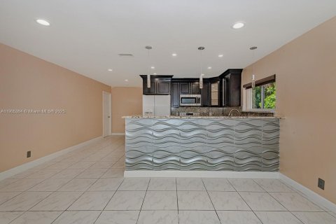 Снять в аренду виллу или дом в Норт-Лодердейл, Флорида 4 спальни, 127.28м2, № 1963731 - фото 8