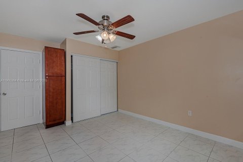 Снять в аренду виллу или дом в Норт-Лодердейл, Флорида 4 спальни, 127.28м2, № 1963731 - фото 23