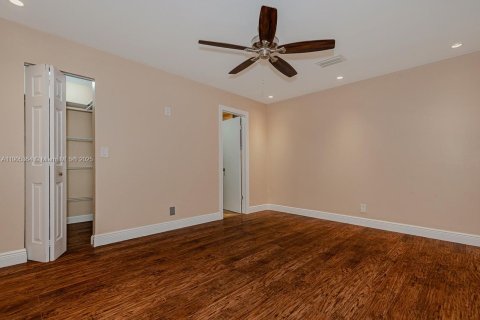 Снять в аренду виллу или дом в Норт-Лодердейл, Флорида 4 спальни, 127.28м2, № 1963731 - фото 14