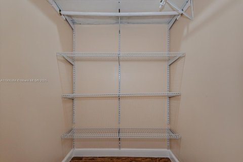 Снять в аренду виллу или дом в Норт-Лодердейл, Флорида 4 спальни, 127.28м2, № 1963731 - фото 15