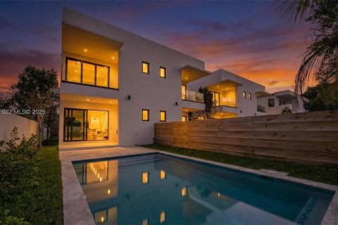 Снять в аренду таунхаус в Майами, Флорида 4 спальни, № 2050122 - фото 30