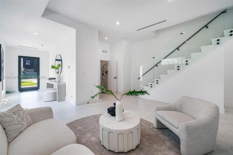 Снять в аренду таунхаус в Майами, Флорида 4 спальни, № 2050122 - фото 7