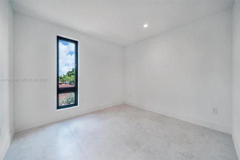 Снять в аренду таунхаус в Майами, Флорида 4 спальни, № 2050122 - фото 25