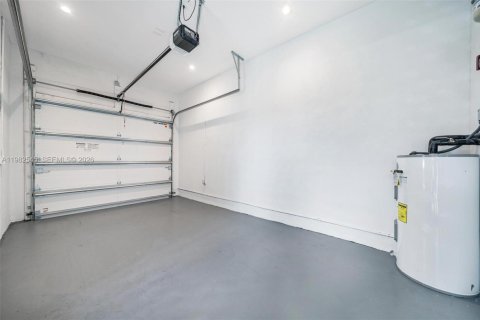 Снять в аренду таунхаус в Майами, Флорида 4 спальни, № 2050122 - фото 29