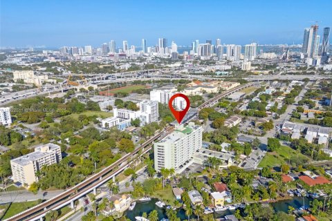 Condo in Miami, Florida, 2 bedrooms  № 1977029 - photo 22