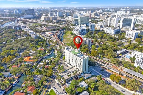 Condo in Miami, Florida, 2 bedrooms  № 1977029 - photo 27
