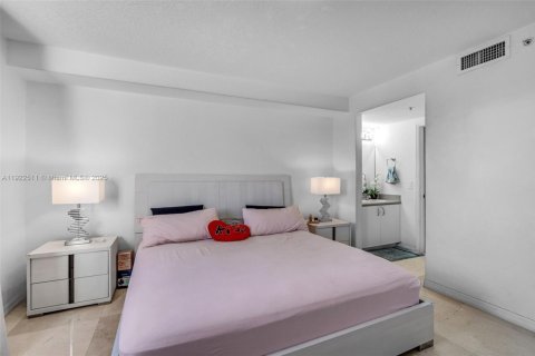 Condo in Miami, Florida, 2 bedrooms  № 1977029 - photo 6