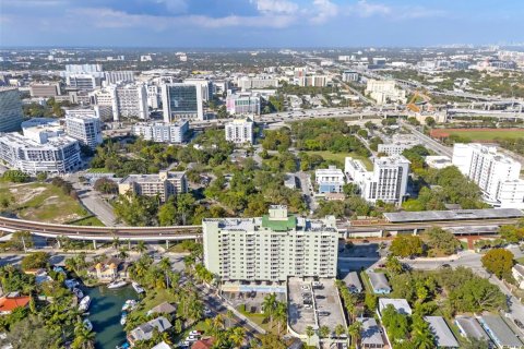 Condo in Miami, Florida, 2 bedrooms  № 1977029 - photo 28