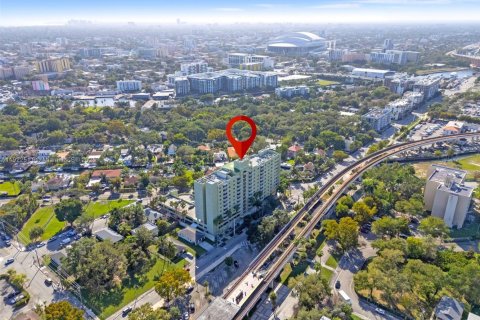 Condo in Miami, Florida, 2 bedrooms  № 1977029 - photo 1