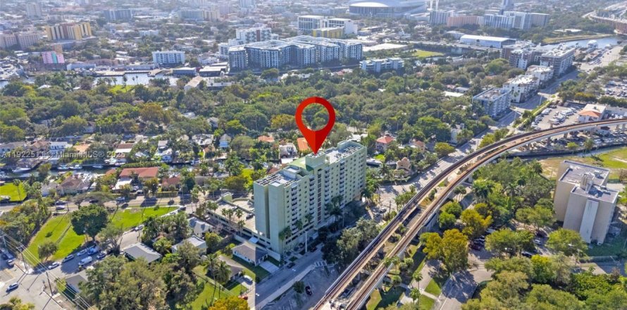 Condo in Miami, Florida, 2 bedrooms  № 1977029