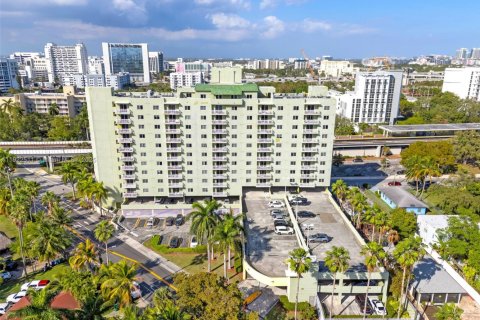 Condo in Miami, Florida, 2 bedrooms  № 1977029 - photo 20
