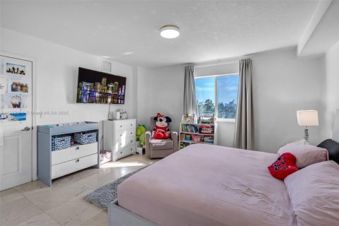 Condo in Miami, Florida, 2 bedrooms  № 1977029 - photo 8