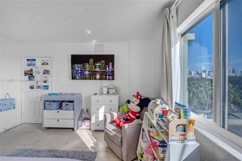 Condo in Miami, Florida, 2 bedrooms  № 1977029 - photo 7